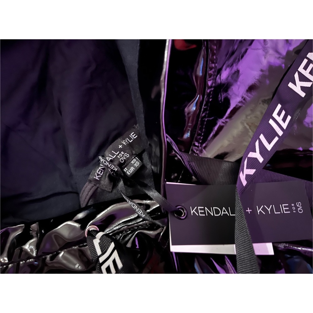 Kendall + Kylie Shiny Sweatshirt - Picture 9 of 12